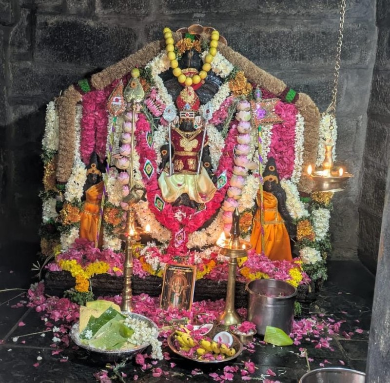 Tharshika Spice and Garland